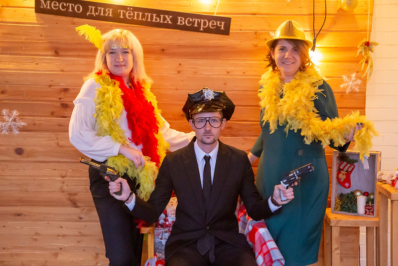 Новогоднее украшение зала для корпоратива в Севастополе