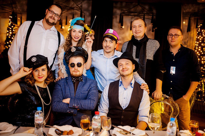 Команда компании празднует Новый год в ресторане Севастополе